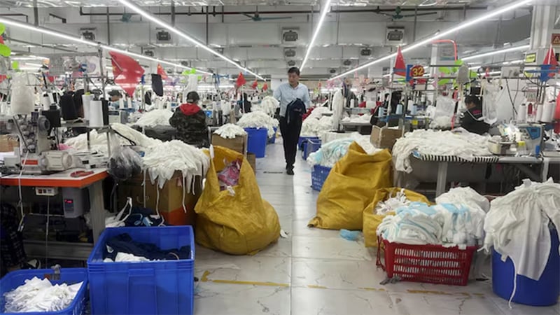 চীন থেকে যুক্তরাষ্ট্রের পোশাক আমদানি ২২ বছরে সর্বনিম্ন, খুলছে নতুন দুয়ার